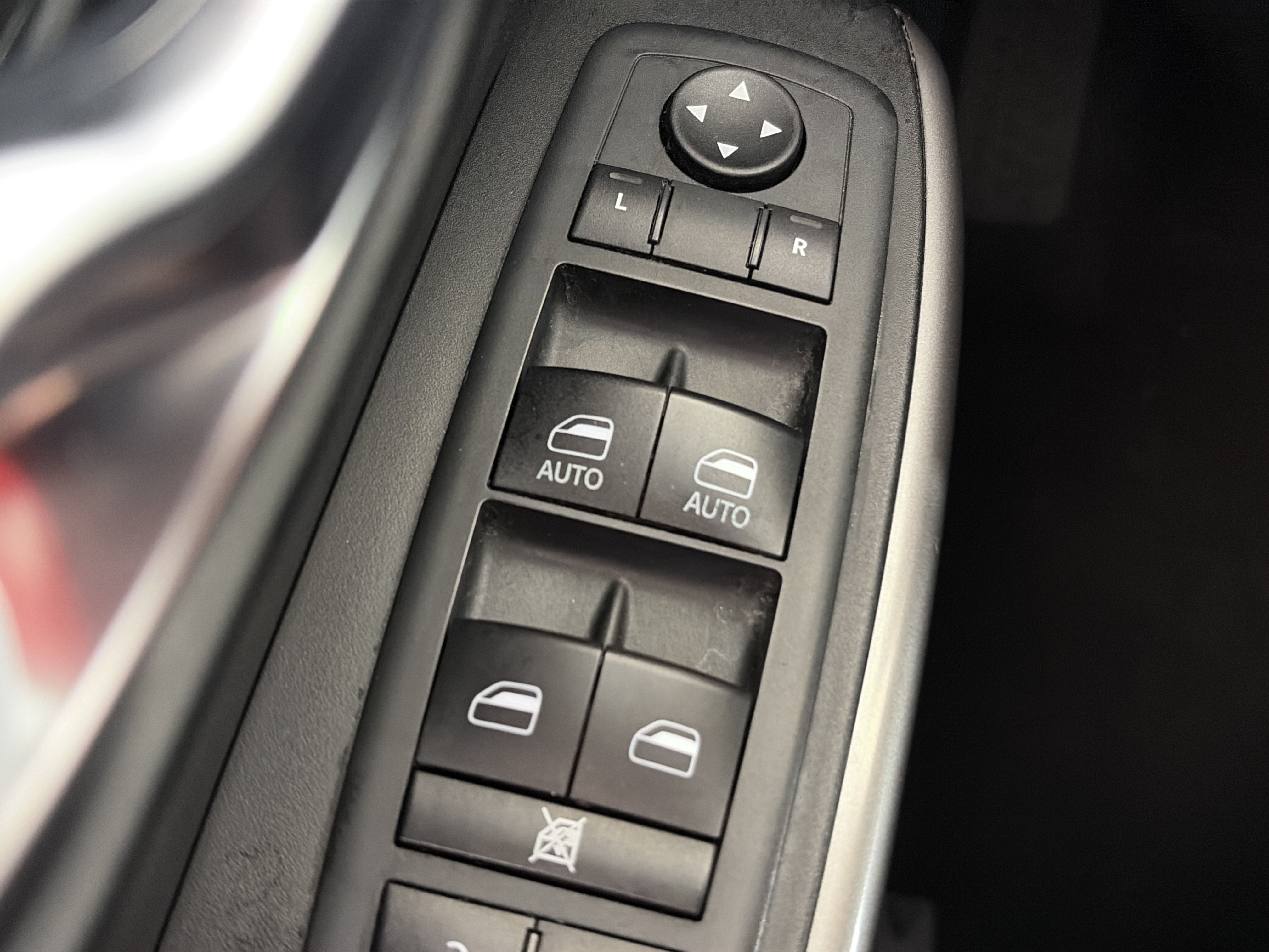Used 2021 Jeep Cherokee Latitude Lux w/ Sun & Sound Group AWD/4WD image 33