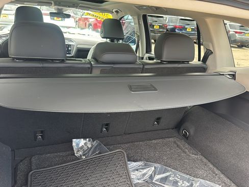 Used 2022 Volkswagen Tiguan SE AWD/4WD image 25
