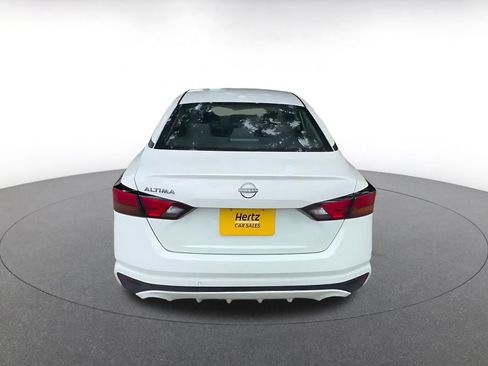 Used 2025 Nissan Altima 2.5 SV FWD image 12