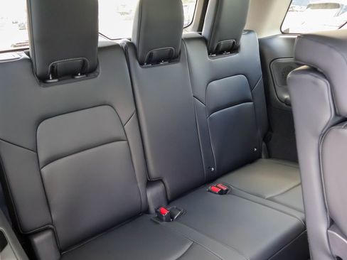 New 2026 Nissan Pathfinder Platinum image 9