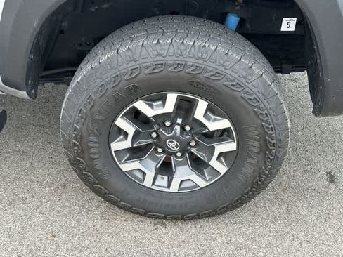 Used 2023 Toyota Tacoma TRD Off-Road AWD/4WD image 5