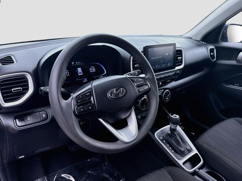 Used 2024 Hyundai Venue SE FWD image 7