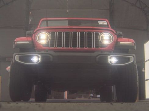 Used 2025 Jeep Wrangler Unlimited Sahara AWD/4WD image 2