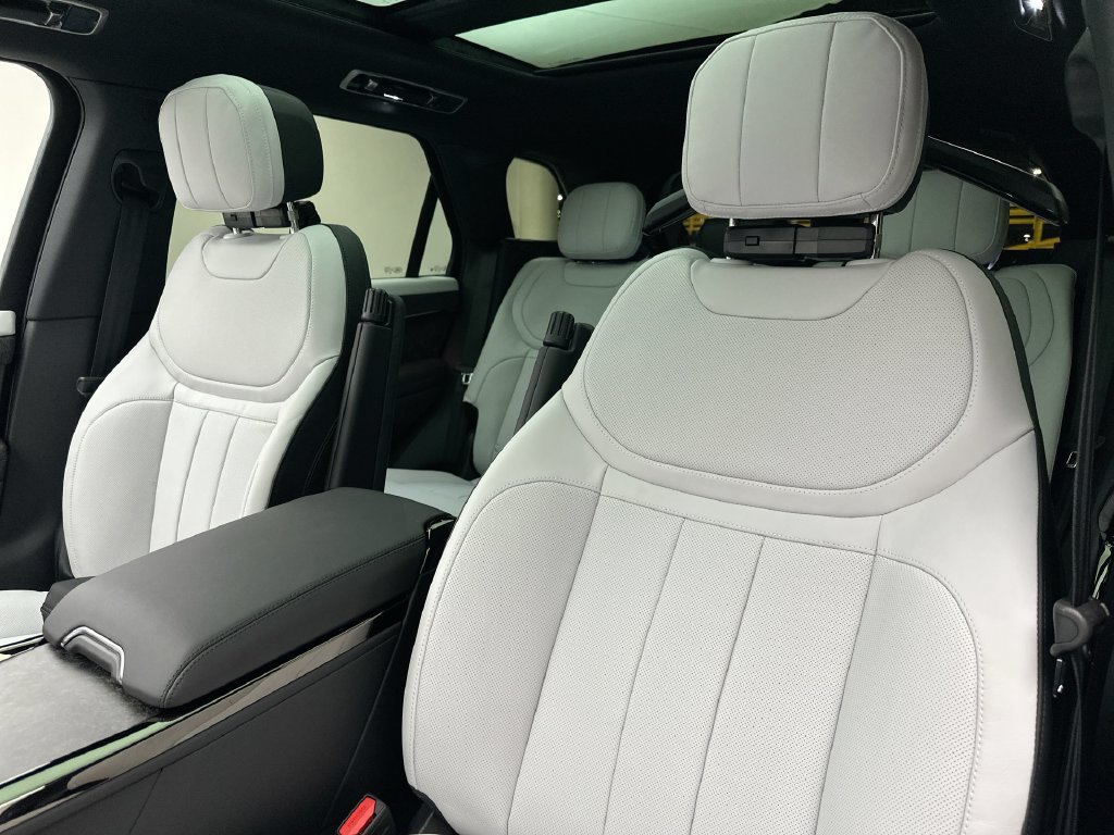 New 2027 Land Rover Range Rover Sport Dynamic SE AWD/4WD image 10