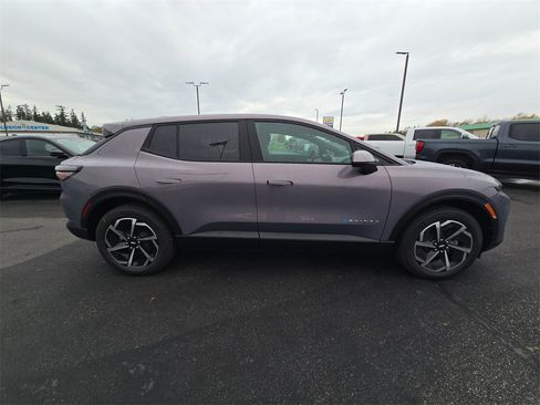 New 2026 Chevrolet Equinox EV LT image 2