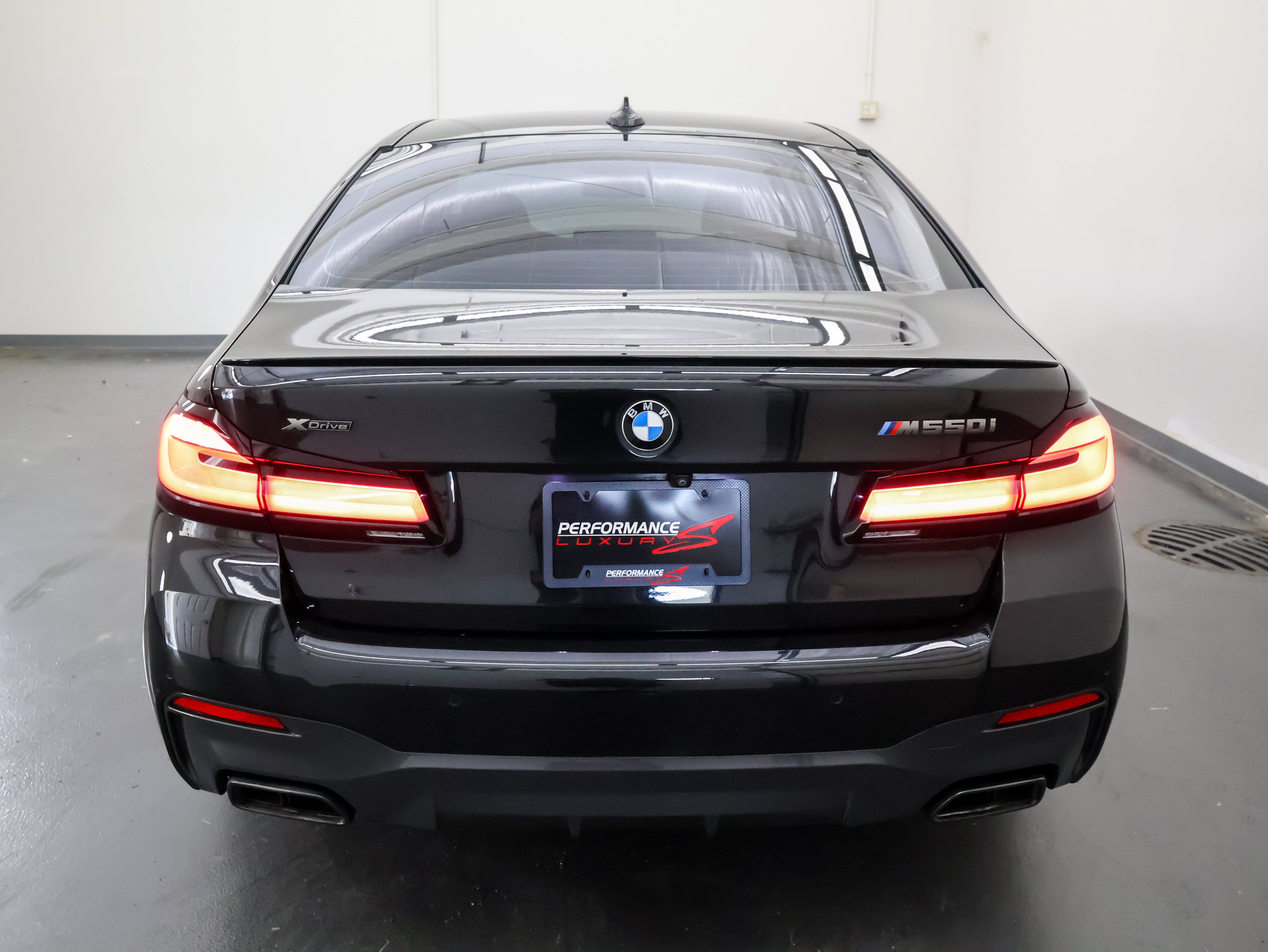 Used 2021 BMW M550i xDrive w/ Executive Package AWD/4WD image 4