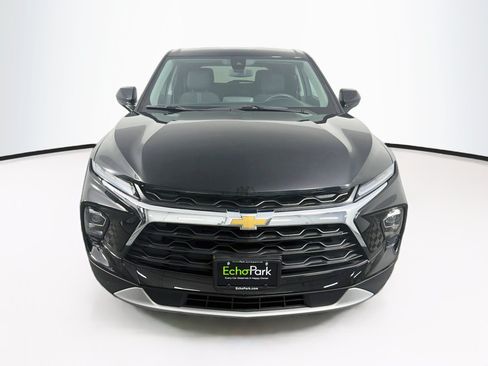 Used 2025 Chevrolet Blazer LT AWD/4WD image 2