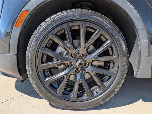 Used 2023 Cadillac XT4 Luxury w/ LPO, Onyx Lite Package AWD/4WD image 10