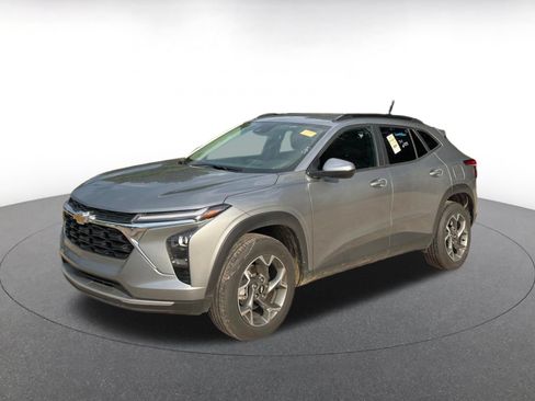Used 2025 Chevrolet Trax LT w/ LT Convenience Package FWD image 7