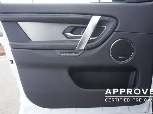 Used 2025 Land Rover Discovery Sport Dynamic SE image 17