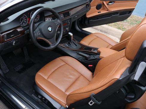 Used 2011 BMW 335i Convertible image 17