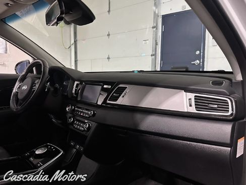 Used 2019 Kia Niro EX w/ Cold Weather Package 2.0 FWD image 20