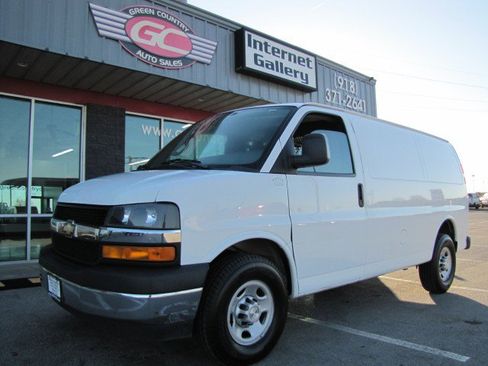 Used 2017 Chevrolet Express 2500 image 1