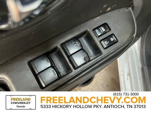 Used 2016 Nissan Versa SV image 11