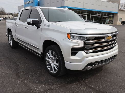 Used 2022 Chevrolet Silverado 1500 High Country AWD/4WD image 2