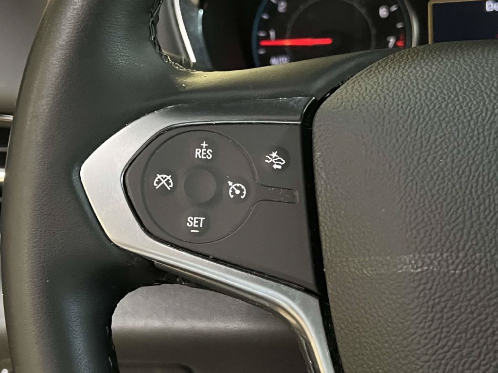 Used 2023 Chevrolet Traverse LT FWD image 23
