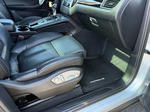 Used 2017 Porsche Macan image 30