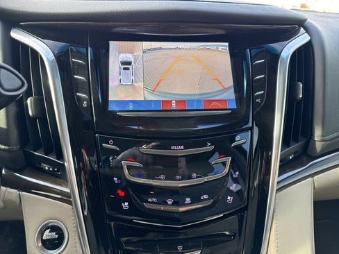 Used 2019 Cadillac Escalade Premium Luxury image 11