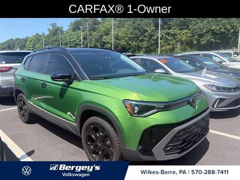 Used 2025 Volkswagen Taos SE AWD/4WD image 3