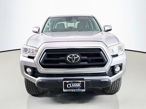 Used 2020 Toyota Tacoma SR5 RWD image 2