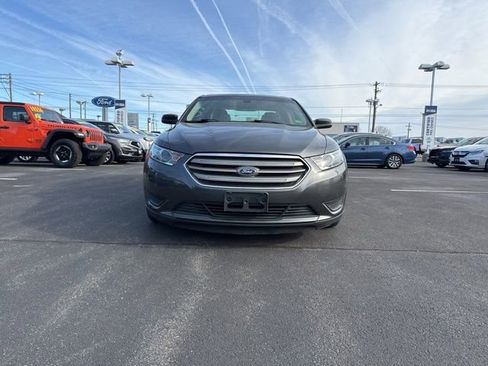 Used 2018 Ford Taurus SE image 5