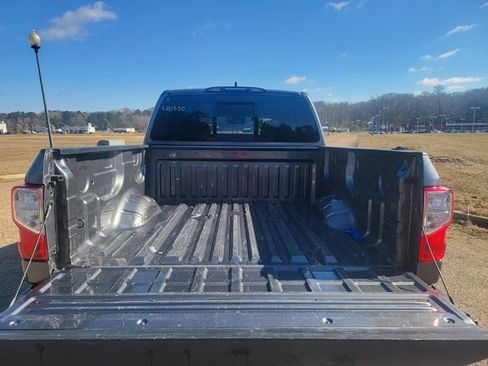 Used 2024 Nissan Titan SV image 10