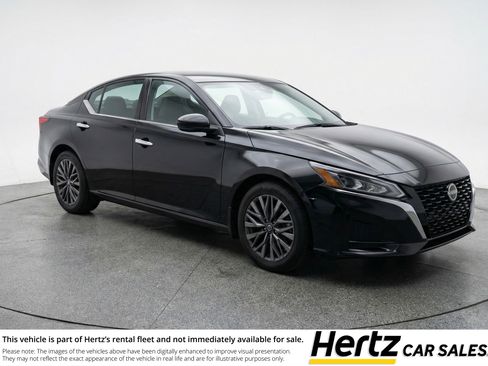 Used 2025 Nissan Altima 2.5 SV image 1