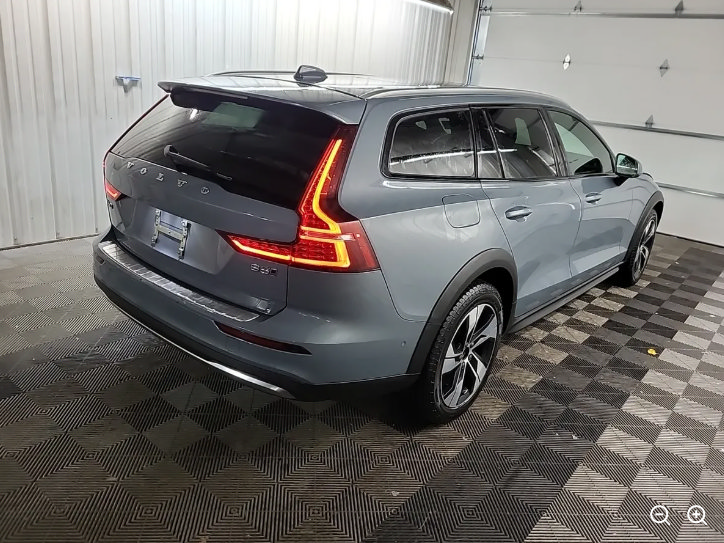 Used 2024 Volvo V60 B5 Cross Country Plus AWD/4WD image 4