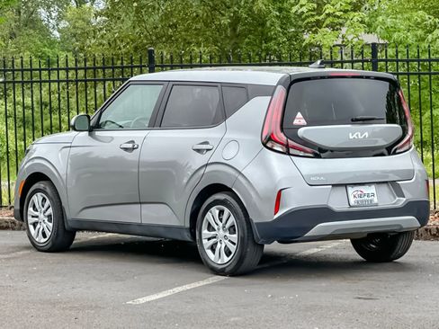 Used 2023 Kia Soul LX FWD image 5