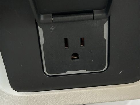 Used 2021 GMC Yukon Denali w/ Denali Ultimate Package image 24