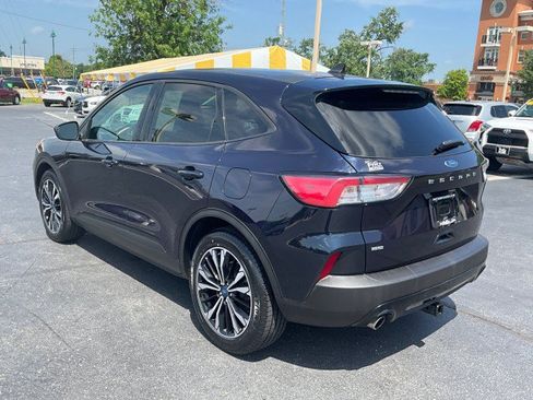Used 2021 Ford Escape SE w/ SE Sport Appearance Package FWD image 4