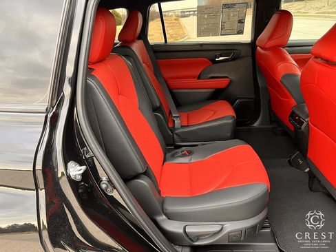 Used 2024 Toyota Highlander XSE image 29