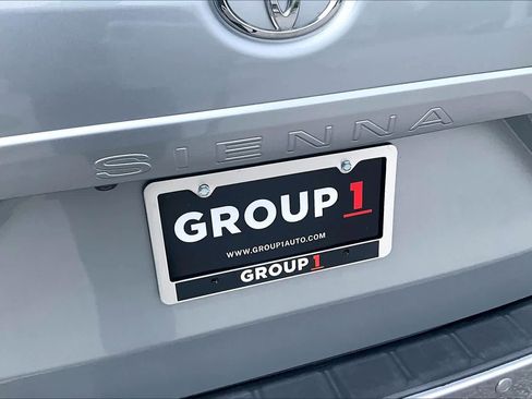 Used 2017 Toyota Sienna XLE w/ XLE Navigation Package FWD image 31