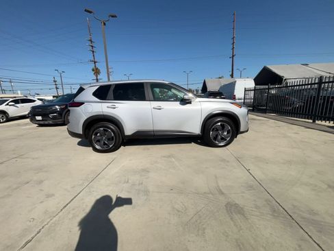 Used 2025 Nissan Rogue SV FWD image 15
