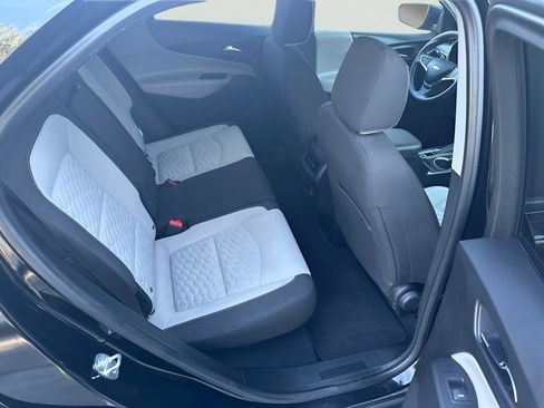 Used 2020 Chevrolet Equinox LS FWD image 18