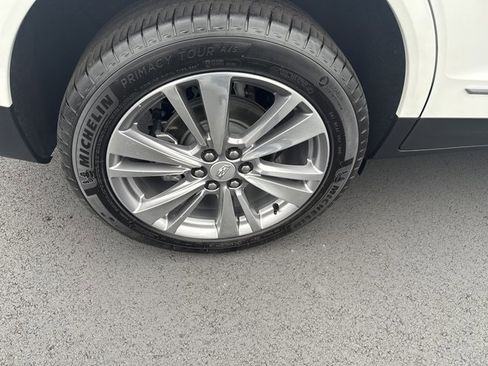 Used 2025 Cadillac XT5 Premium Luxury image 9