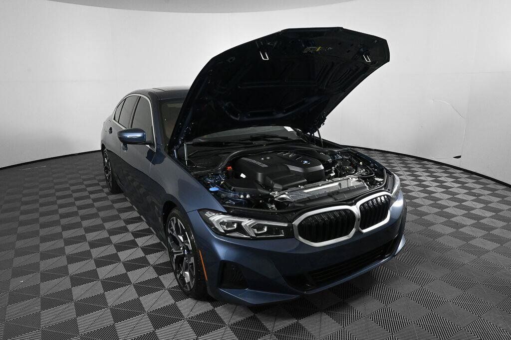Used 2025 BMW 330i Sedan RWD image 4