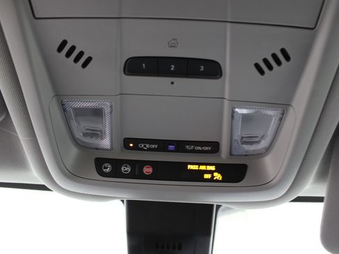 Used 2024 GMC Terrain SLT image 25