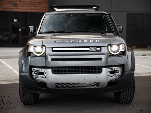 Used 2022 Land Rover Defender 110 SE image 2