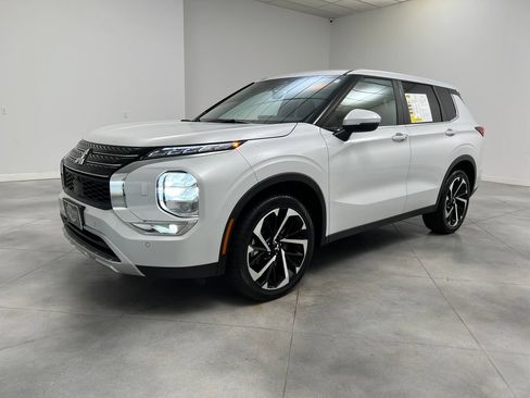 Used 2024 Mitsubishi Outlander SE AWD/4WD image 4