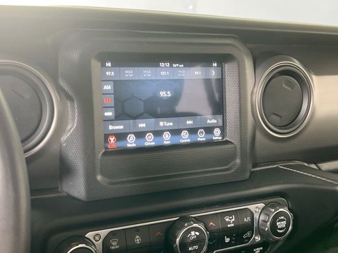 Used 2023 Jeep Gladiator Willys image 14