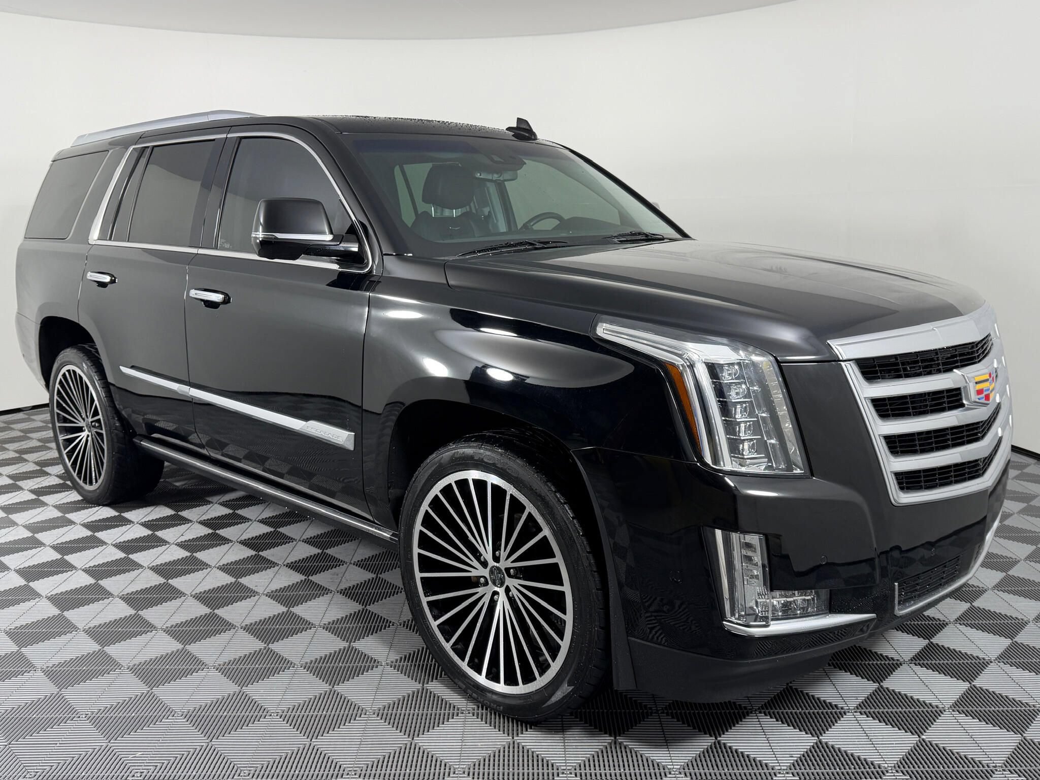 Used 2019 Cadillac Escalade Premium Luxury AWD/4WD image 22