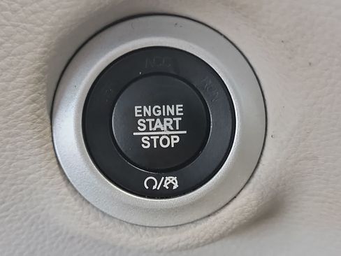 Used 2020 Chrysler Pacifica Limited FWD image 21