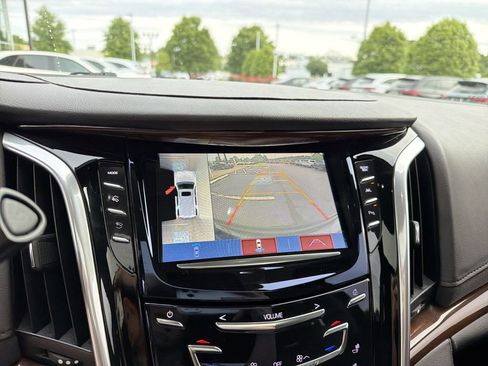 Used 2020 Cadillac Escalade Luxury AWD/4WD image 30
