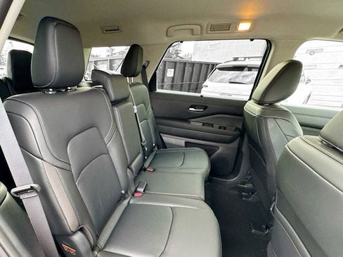New 2025 Nissan Pathfinder SL w/ Cargo Package image 31