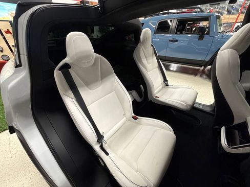 Used 2022 Tesla Model X Plaid image 5