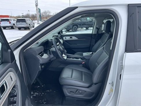 Used 2025 Ford Explorer Active w/ Active Comfort Package image 9