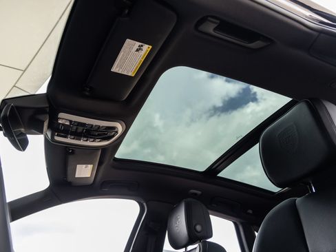 Certified 2026 Porsche Macan AWD/4WD image 26