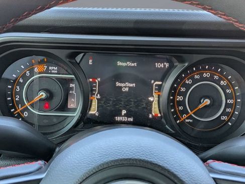 Certified 2024 Jeep Wrangler Unlimited Rubicon AWD/4WD image 35