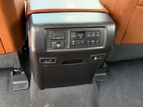 Used 2021 Toyota Sequoia Platinum AWD/4WD image 28